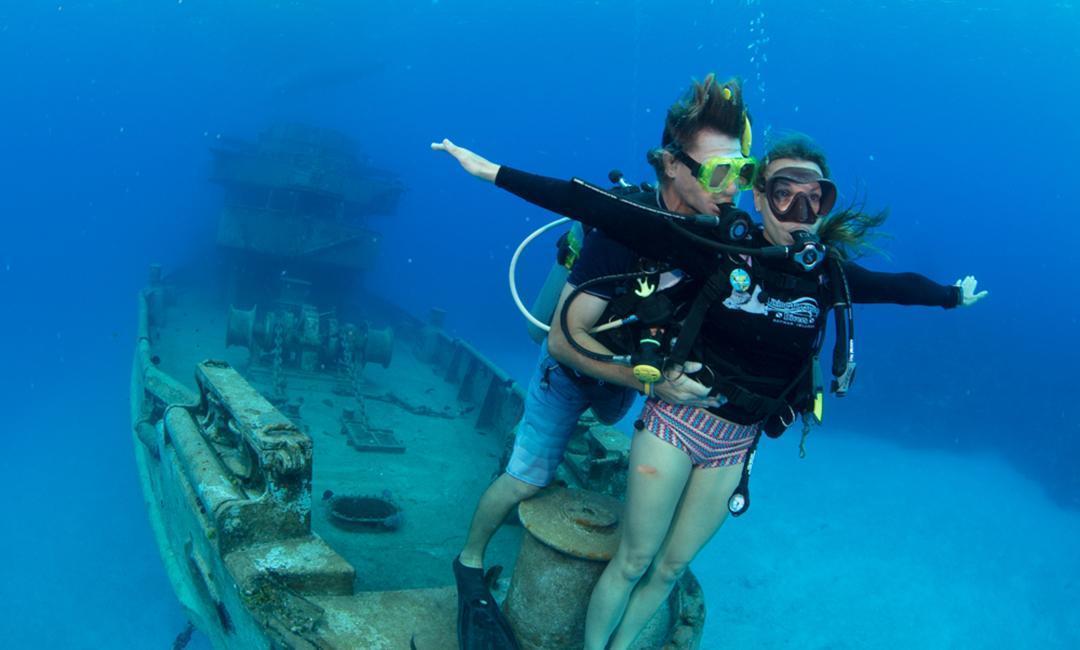 Uss Kittiwake Diving Grand Cayman Living The Dream Divers Uss Kittiwake Diving Grand Cayman Living The Dream Divers